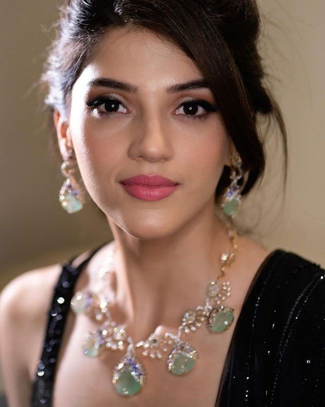 Staggering Poses Of Mehreen